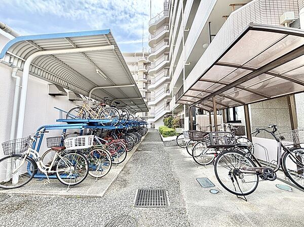 駐輪場は屋根付き