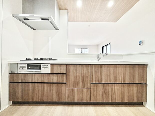 リビングで遊ぶお子様を見守りながらお料理ができる対面キッチン