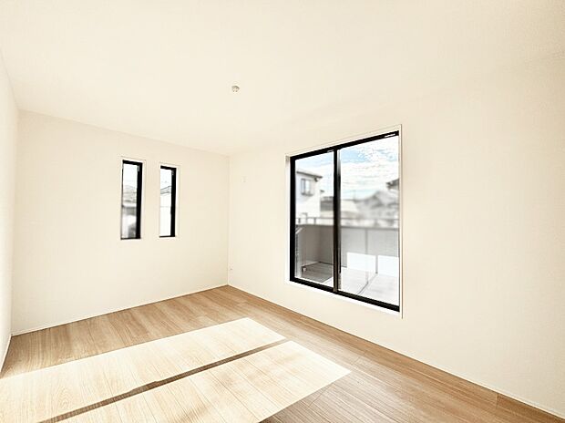 明るいバルコニーサイドに洋室を設置。目覚めの良い寝室に。