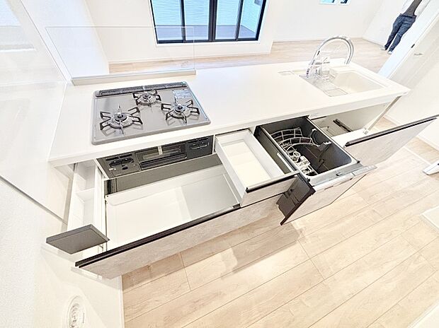 使いやすさを優先したスライド式収納タイプ！