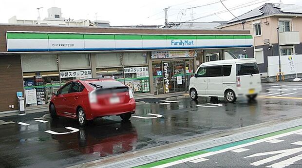 コンビニ 400m ファミリーマート さいたま栄和五丁目店