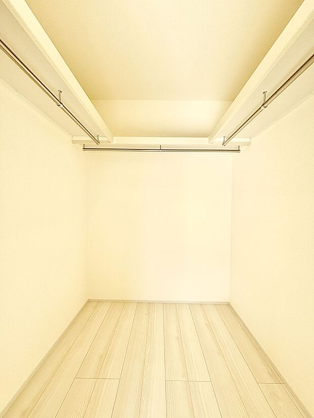 ウォークインクローゼット付きで生活空間を広く利用できます。