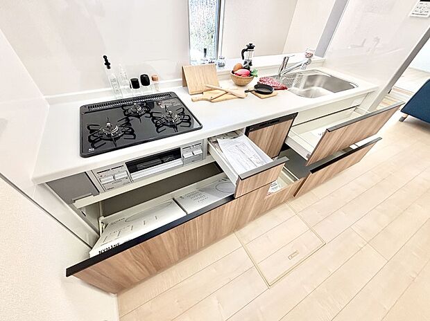 使いやすさを優先したスライド式収納タイプ!