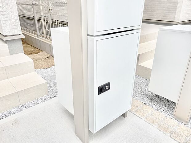 不在時でも荷物が受け取れ、再配達依頼の手間が省ける嬉しい宅配ボックス付