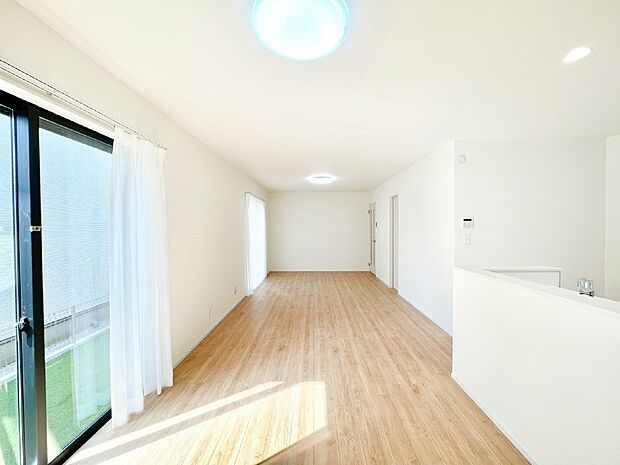 家族の笑顔が自然と生まれてくる、そんな雰囲気のLDKに仕上がっています。