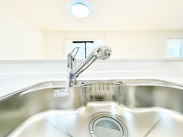 いつでも清潔なおいしいお水を。一つの水栓で水道水と浄水を使い分け。