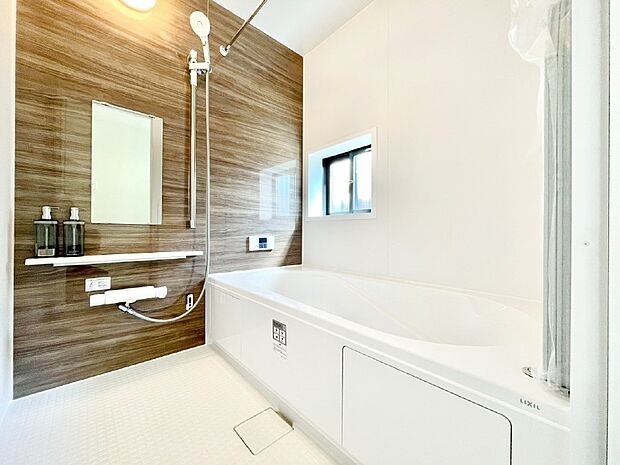 落ち着いた雰囲気でゆっくりお寛ぎいただけるバスルーム