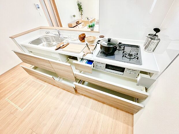 使いやすさを優先したスライド式収納タイプ!