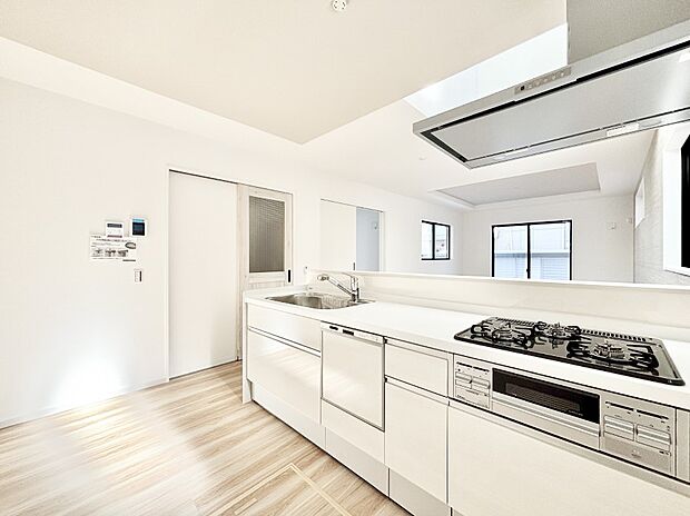 広々とした使い勝手の良いキッチンで日々のお料理も楽しくなりそう