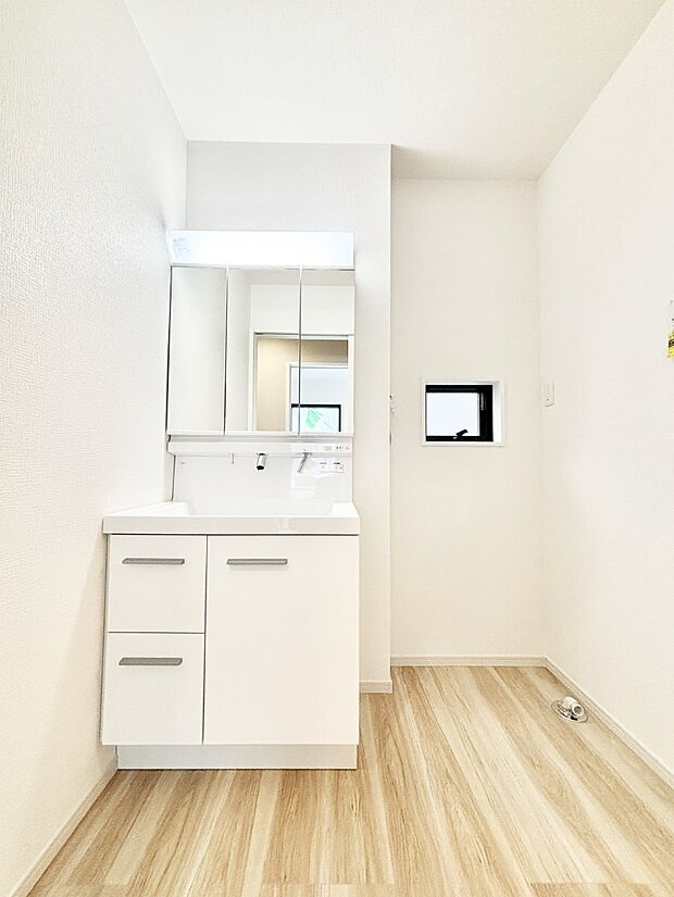 収納力と機能性に優れた洗面化粧台