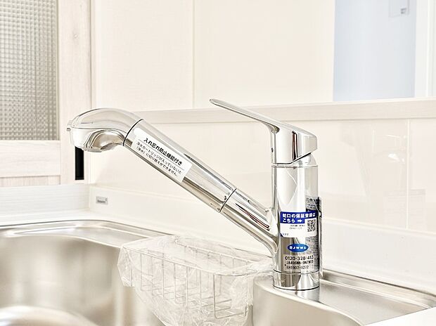 いつでも清潔なおいしいお水を。一つの水栓で水道水と浄水を使い分け。