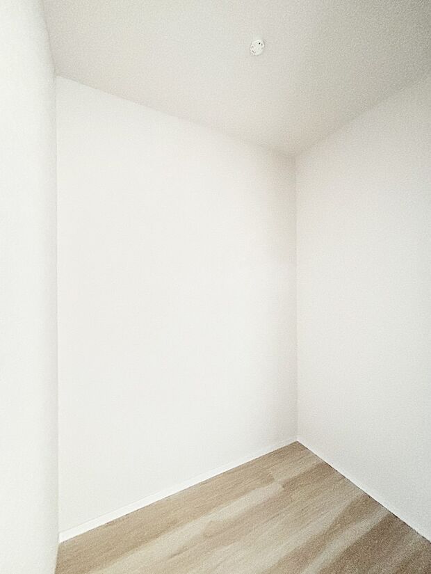 ウォークインクローゼットの活用で生活空間スッキリ