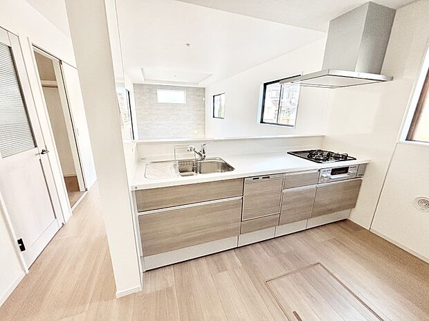 料理をしながらご家族との会話を楽しめる対面カウンターキッチン