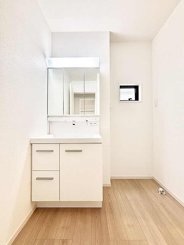 収納力と機能性に優れた洗面化粧台