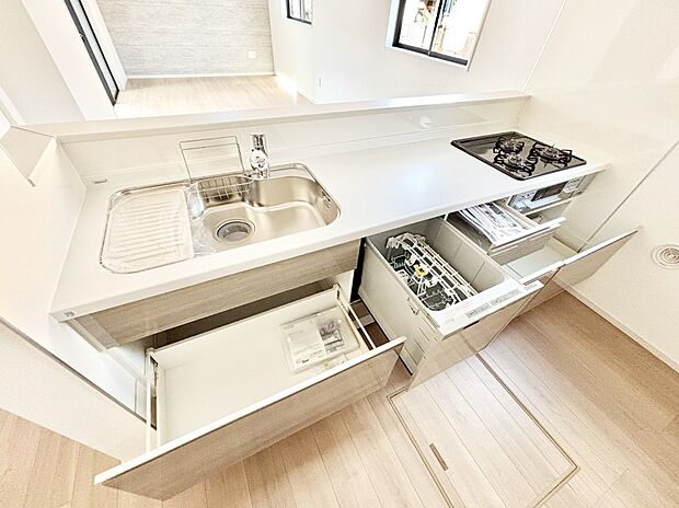 使いやすさを優先したスライド式収納タイプ！