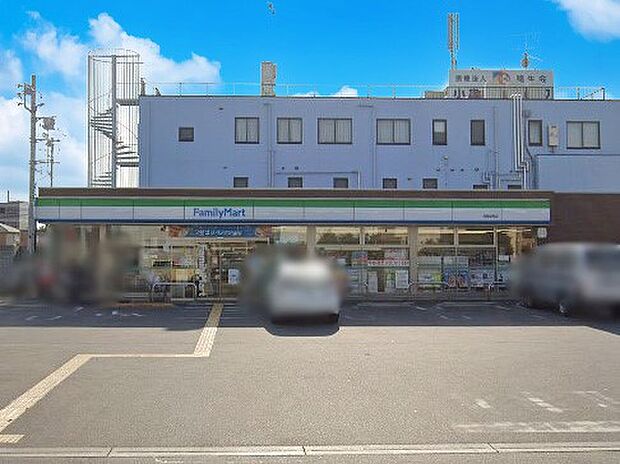 コンビニ 800m ファミリーマート 鴻巣加美店