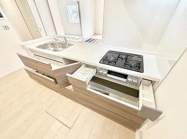 使いやすさを優先したスライド式収納タイプ!