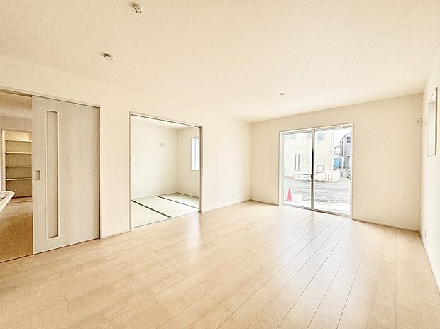 家族の笑顔が自然と生まれてくる、そんな雰囲気のダイニングに仕上がっています