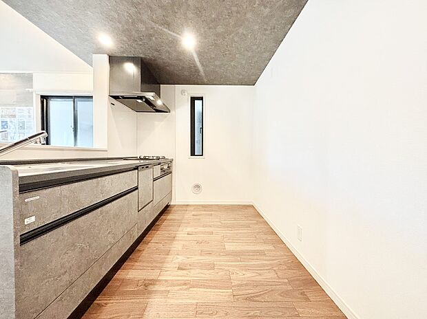 ゆとりあるキッチンではご家族と楽しくお料理ができます。