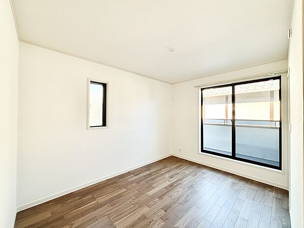 使いやすい形でベットや家具の置き方にも困ることもありません。   