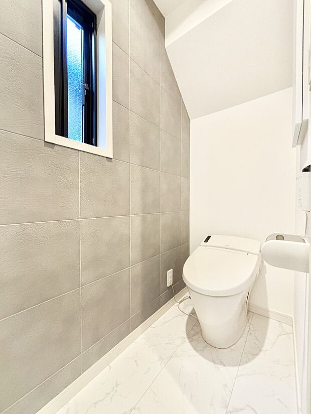 明るく清潔感のあるトイレです。 