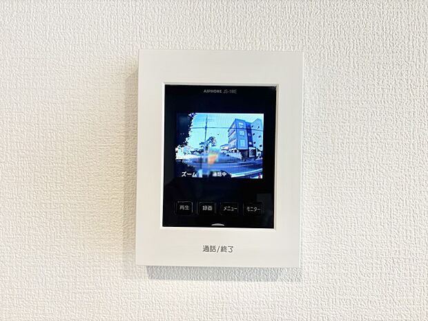 訪問者が一目でわかる安心のＴＶモニター付きインターホン。 