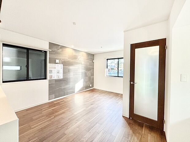 家族団らんの時間も増えそうなくつろぎのリビングダイニング。   