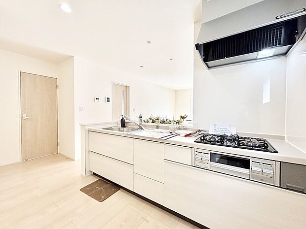 広々とした使い勝手の良いキッチンで日々のお料理も楽しくなりそう