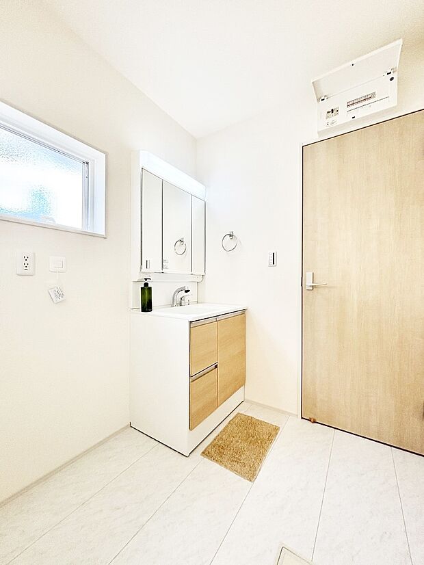 キッチンとの動線を考慮した水廻り集中設計で忙しい時間の家事もラクラク