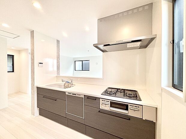 料理をしながらでもご家族との会話を楽しめる対面キッチン