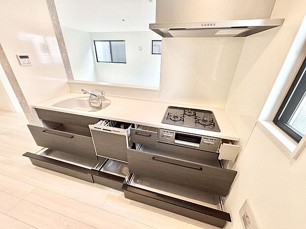 使いやすさを優先したスライド式収納タイプ！