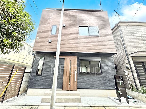 洗練された外観、上質な住空間が広がる室内は永く安心して過ごせる住居です。