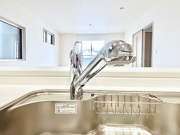 いつでも清潔なおいしいお水を。一つの水栓で水道水と浄水を使い分け。