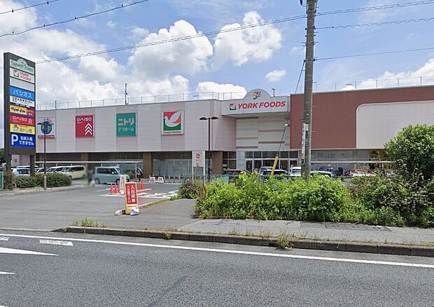 スーパー 600m ヨークフーズ せんげん台店