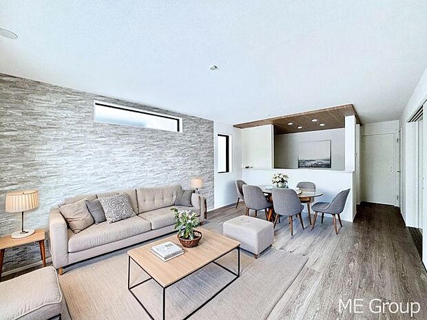 ご家族の賑やかな話し声で包まれる明るいリビング ※家具はCGです