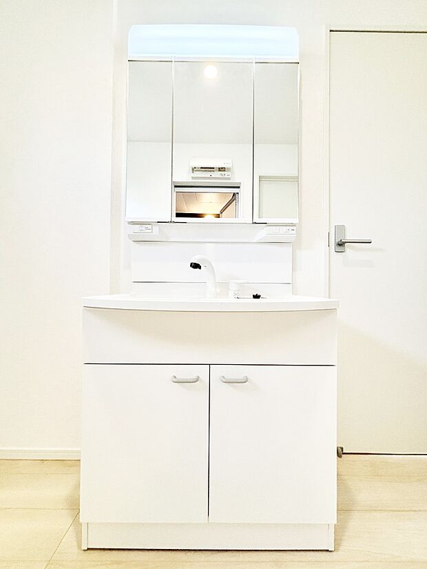収納力と機能性に優れた洗面化粧台