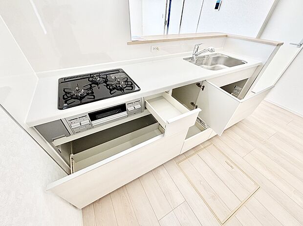 使いやすさを優先したスライド式収納タイプ!