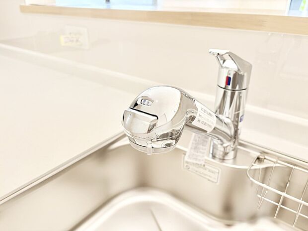 いつでも清潔なおいしいお水を。一つの水栓で水道水と浄水を使い分け。