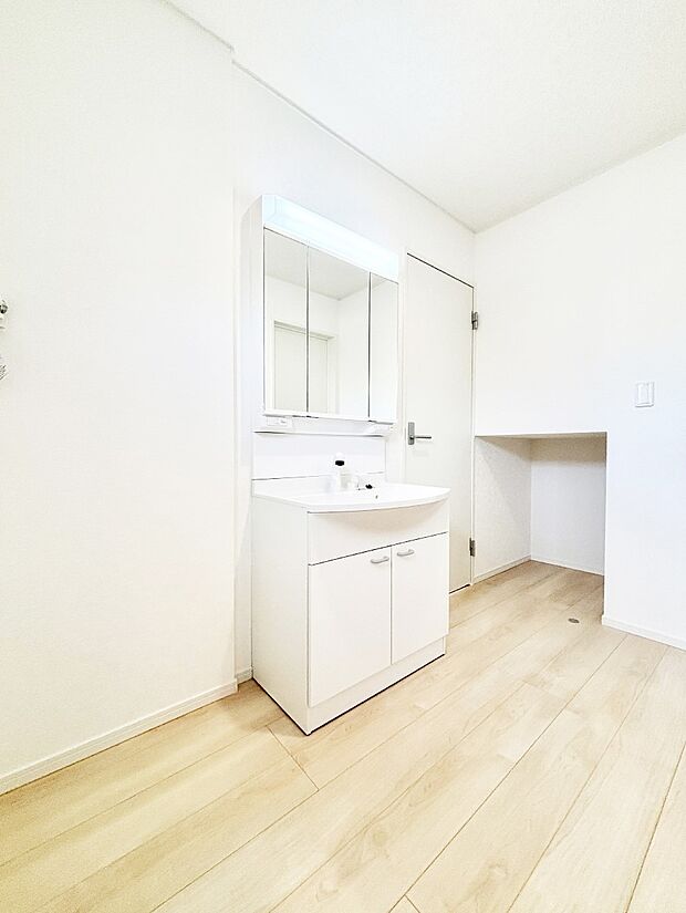 キッチンとの動線を考慮した水廻り集中設計で忙しい時間の家事もラクラク