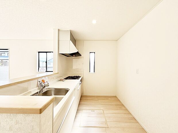 広々とした使い勝手の良いキッチンで日々のお料理も楽しくなりそう