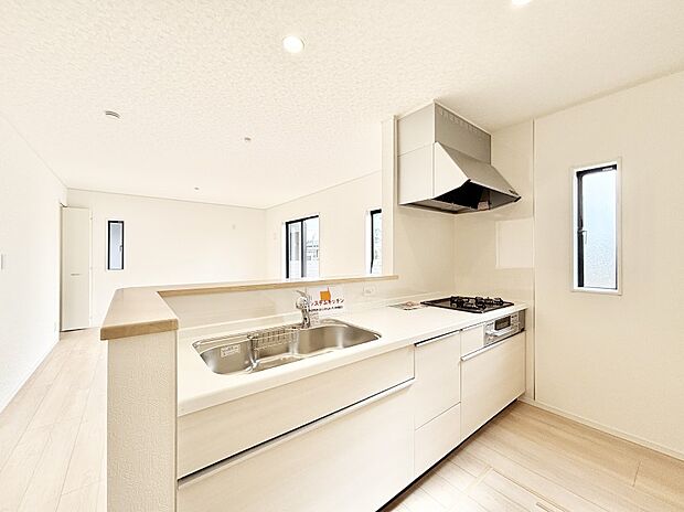 料理をしながらご家族との会話を楽しめる対面カウンターキッチン