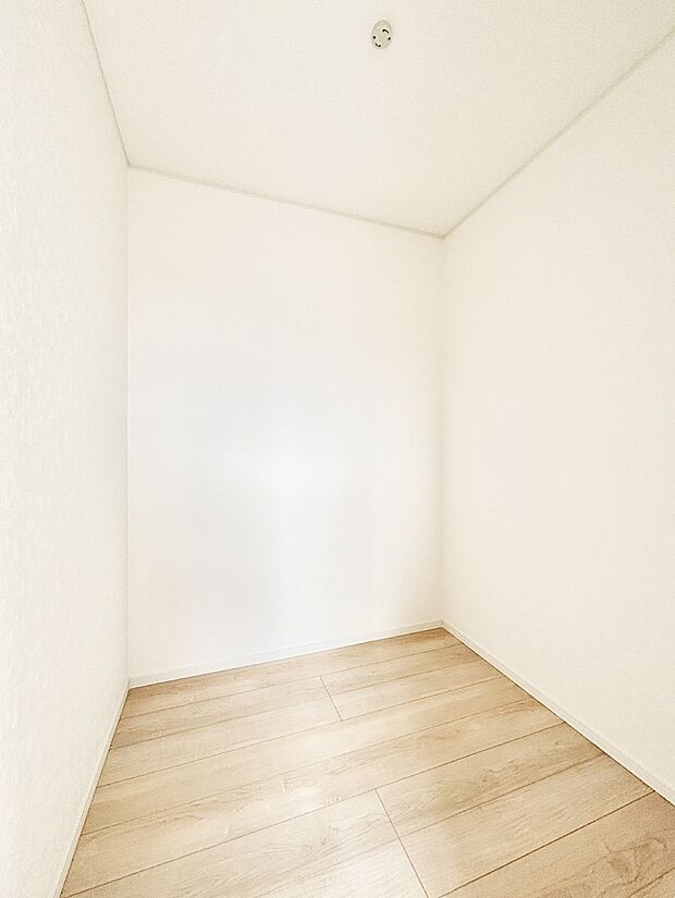 ウォークインクローゼットの活用で生活空間スッキリ