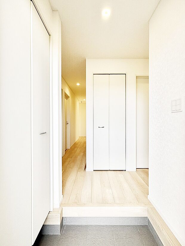 家族の帰宅やお客様をあたたかく迎える玄関