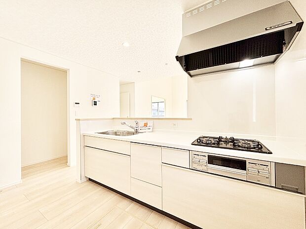 広々とした使い勝手の良いキッチンで日々のお料理も楽しくなりそう