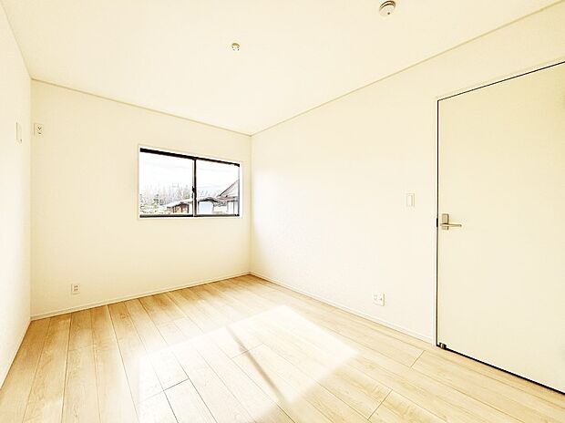 窓からのやさしい光が心地よいプライベートルーム
