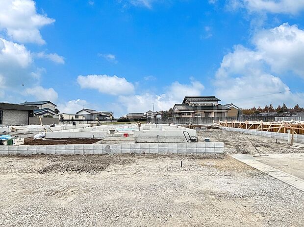 たっぷりの陽光と開放感に包まれる明るい住まい  