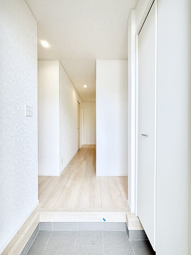 明るい玄関はお客様をお出迎えするのにぴったりです!