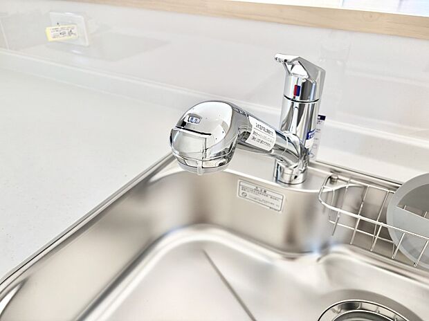 いつでも清潔なおいしいお水を。一つの水栓で水道水と浄水を使い分け。