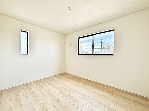 窓からのやさしい光が心地よいプライベートルーム