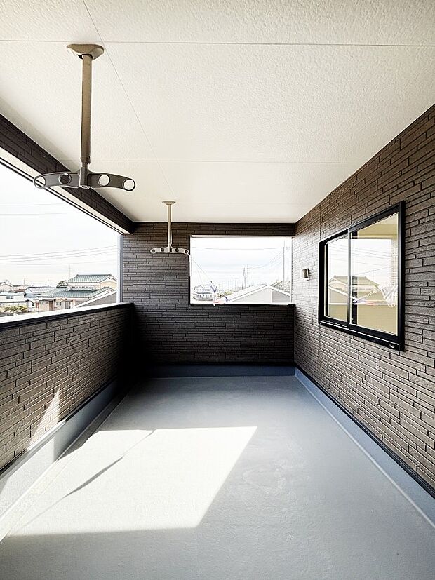 急なお天気の変化にも安心なインナーバルコニー